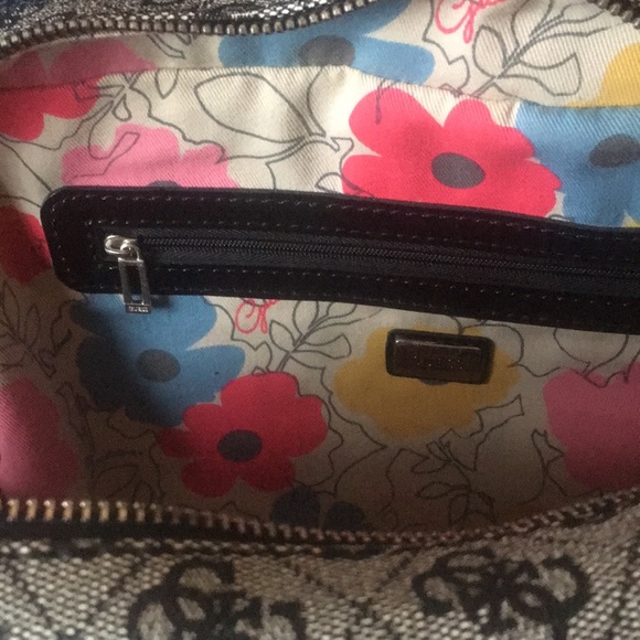 GUESS LOGO Satchel - Picture 5 of 6